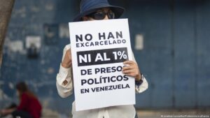 Venezuela otorga libertad condicional a 31 militares
