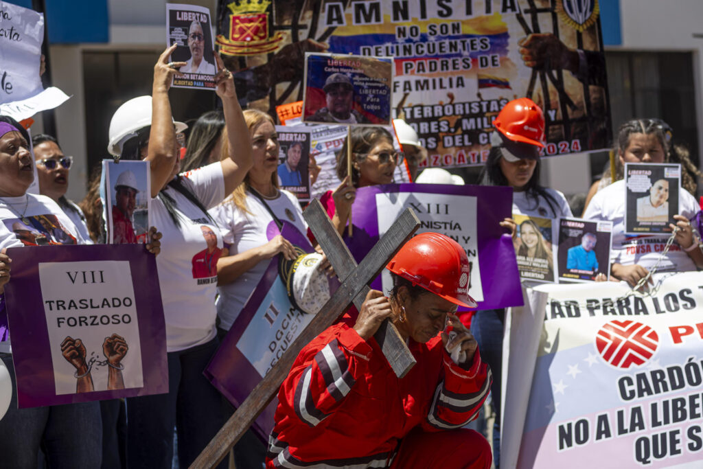 Viacrucis frente al TSJ: familiares exigieron liberación de 170 trabajadores de Pdvsa (Fotos)