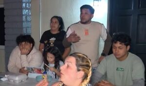 Viven en Miami y quieren volver a Venezuela, pero por una estafa quedaron varados en el aeropuerto – AlbertoNews