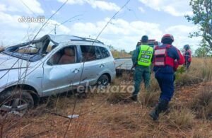 Vuelco de camioneta Santa Fe en la carretera nacional El Tigre – Cantaura dejó una adulta y dos adolescentes lesionados