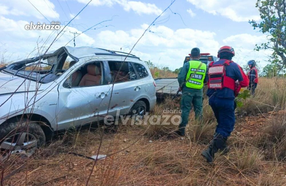 Vuelco de camioneta Santa Fe en la carretera nacional El Tigre - Cantaura dejó una adulta y dos adolescentes lesionados