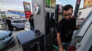 los carburantes sufren la mayor subida desde junio de 2024 | elperiodico.com