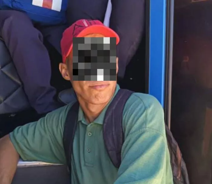 preso tras mostrar sus partes íntimas a un grupo de estudiantes