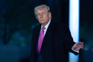 "Tienen que sobrevivir": Trump aseguró que no le importa que Cuba reciba petróleo ruso