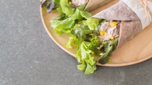 wrap proteico de lechuga con kimchi y sin gluten