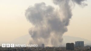 ¿Por qué EE.UU. e Israel atacaron a Irán en este momento (y cómo podría acabar este conflicto)?