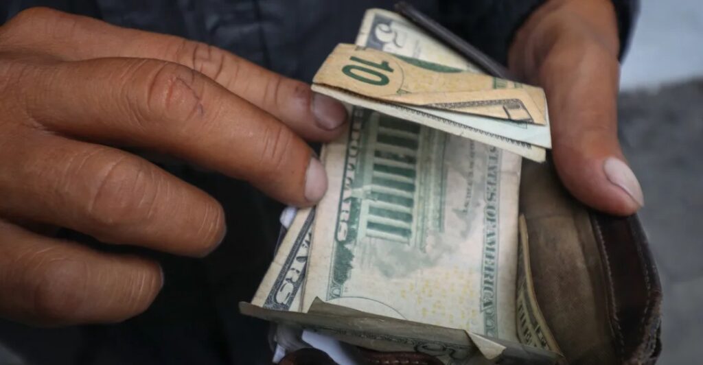 ¿Qué pasaría si se dolariza la economía de Venezuela?