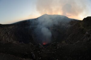 ¿Riesgo de erupción? Más de 20 sismos han sacudido el volcán Masaya de Nicaragua