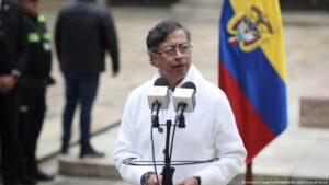 Petro acusa a Noboa de «entregar la frontera a la mafia»