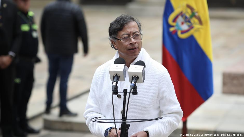 Petro acusa a Noboa de "entregar la frontera a la mafia"