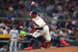 Robert Suarez se impuso en la remontada de Atlanta