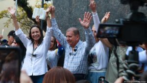 Edmundo González está hospitalizado en Madrid