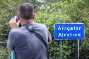 Corte de apelaciones EEUU permite que siga abierto centro migratorio Alligator Alcatraz