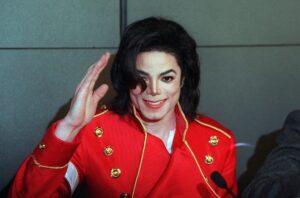 Los herederos de Michael Jackson enfrentan una demanda por presunto abuso y manipulación