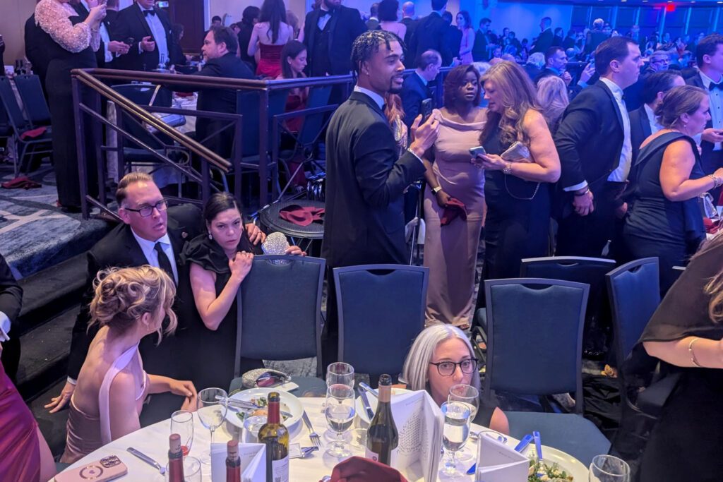 Servicio Secreto evacúa a Trump de cena de corresponsales tras aparentes disparos