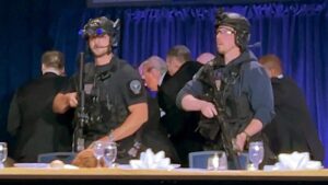 Donald Trump, evacuado de la cena de corresponsales tras un intento de atentado: detalles del tiroteo, reacciones y últimas noticias en directo | elperiodico.com