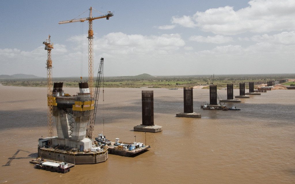Abandono total: Así luce el puente sobre el Orinoco que costó miles de millones y nunca se terminó (VIDEO)