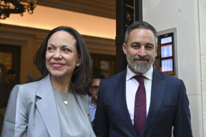 Abascal carga contra Sánchez por ofrecer reunirse con María Corina Machado mientras “se ve con los cómplices de Maduro” – AlbertoNews