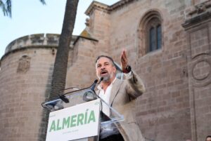 Abascal se reafirma en sus pactos con el PP en Extremadura ante Sánchez: «Vergüenza es promover una invasión migratoria» | europapress.es