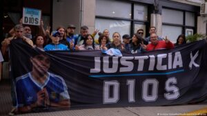 Abogado y hermanas de Maradona a juicio por lucro con marcas