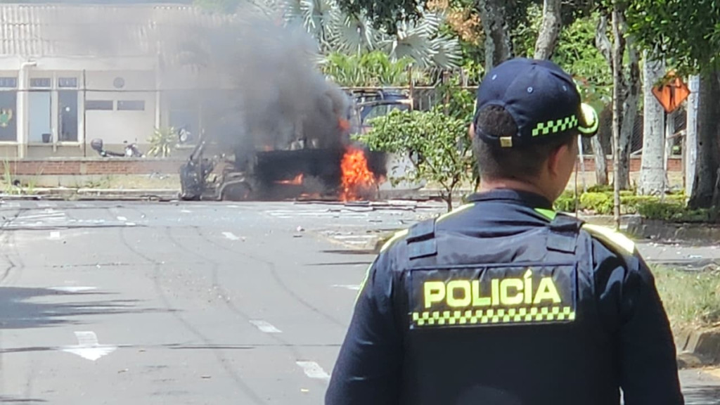 Acalde Eder ofrece $50 millones por atentado en cantón militar de Cali y pide apoyo al Gobierno Petro: 'Intentaron lanzar dos explosivos y uno detonó'