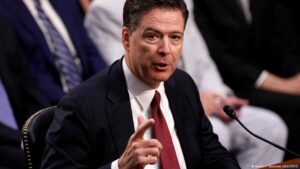 Acusan de nuevo al exdirector del FBI, adversario de Trump
