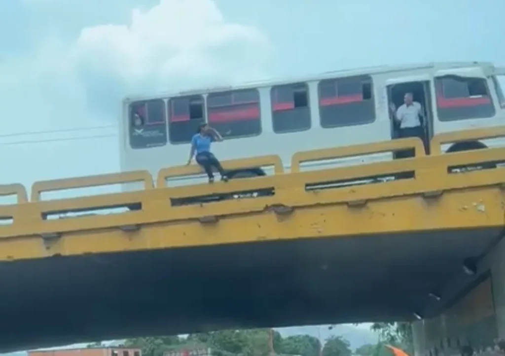 Adolescente intentó lanzarse del puente El Boquete