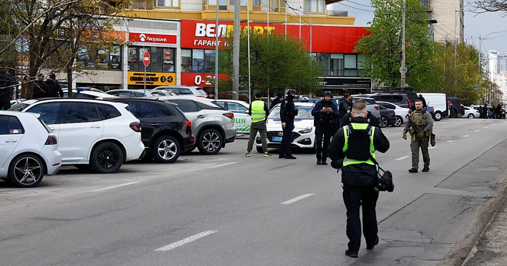 Al menos seis muertos y quince heridos en un tiroteo en un supermercado de Kiev
