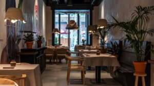 Alta cocina latina en Barcelona: un restaurante que propone un viaje gastronómico a través del mestizaje