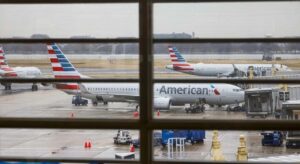 American Airlines niega interés en una fusión con United tras especulaciones