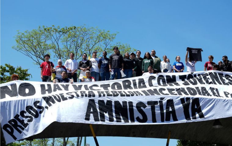 Amnistía Internacional exige liberar 500 detenidos arbitrarios y fin a la "puerta giratoria" de presos políticos en Venezuela