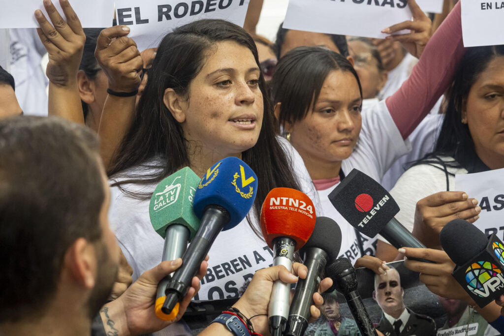 Andreina Baduel denunció la suspensión arbitraria de visitas a su hermano en El Rodeo I (VIDEO)