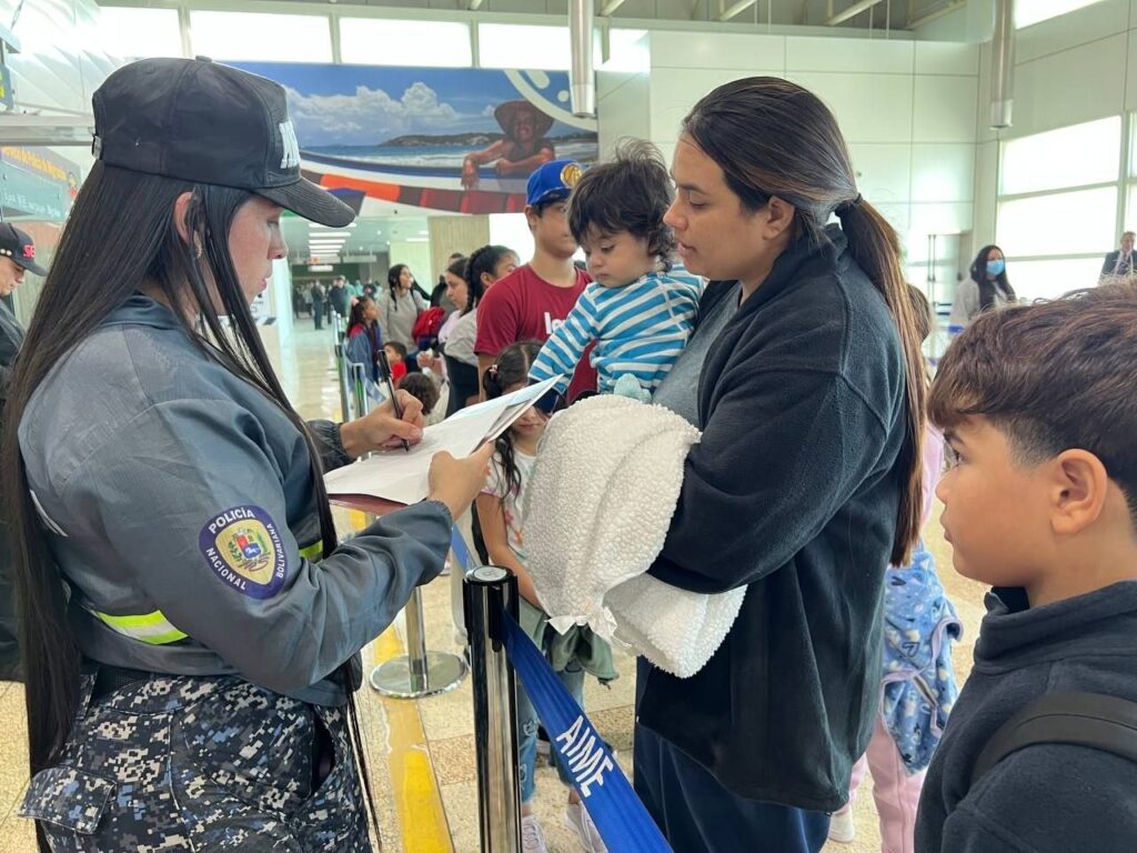 Arriba vuelo con 190 connacionales