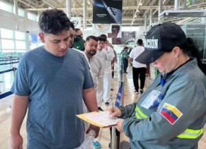 Arribó nuevo vuelo con 151 migrantes venezolanos repatriados