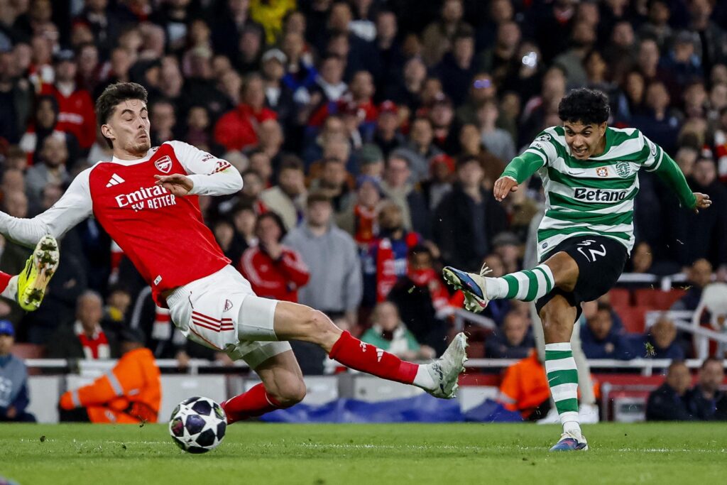 Arsenal eliminó al Sporting sin brillo y entre críticas por su juego
