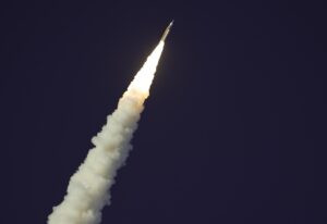 Artemis II abandona la órbita terrestre e inicia su camino a la Luna