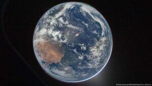Artemis II casi a mitad de camino en viaje hacia la Luna