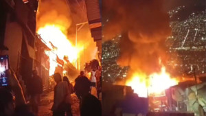 Así fue el grave incendio en barrio Carpinelo, Comuna 1 – Popular, en Medellín: la conflagración consumió varias viviendas del sector