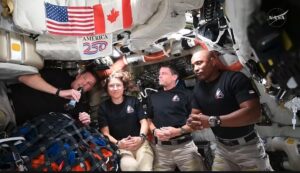 Astronautas de Artemis II relatan a Trump su paso por el lado oscuro de la Luna