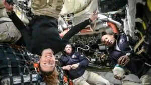 Astronautas de Artemis II se preparan para sobrevuelo lunar