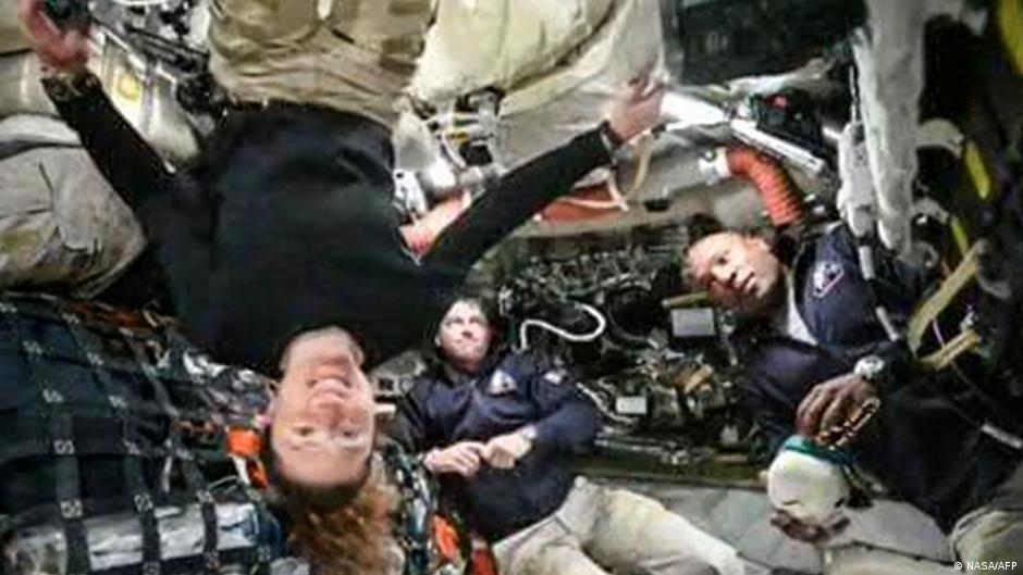 Astronautas de Artemis II se preparan para sobrevuelo lunar