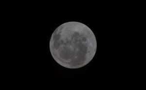 Astronautas de Artemis II ya vieron la cara oculta de la Luna; «fue espectacular», afirman