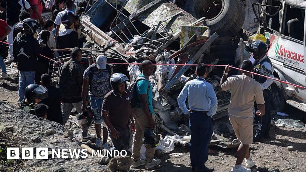 Atentado con explosivos deja al menos 14 personas muertas al sur de Colombia