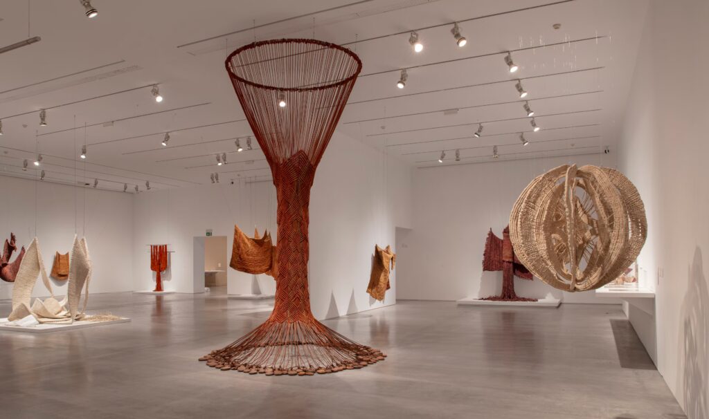 Aurèlia Muñoz, la gran artista que sobrevivió a la categoría de la artesana dedicada a “labores de mujeres”
