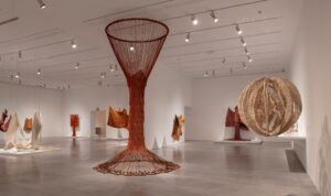 Aurèlia Muñoz, la gran artista que sobrevivió a la categoría de la artesana dedicada a “labores de mujeres”