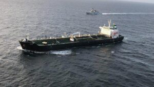 Australia espera la llegada de 53 buques petroleros este mes para asegurar el suministro de combustible