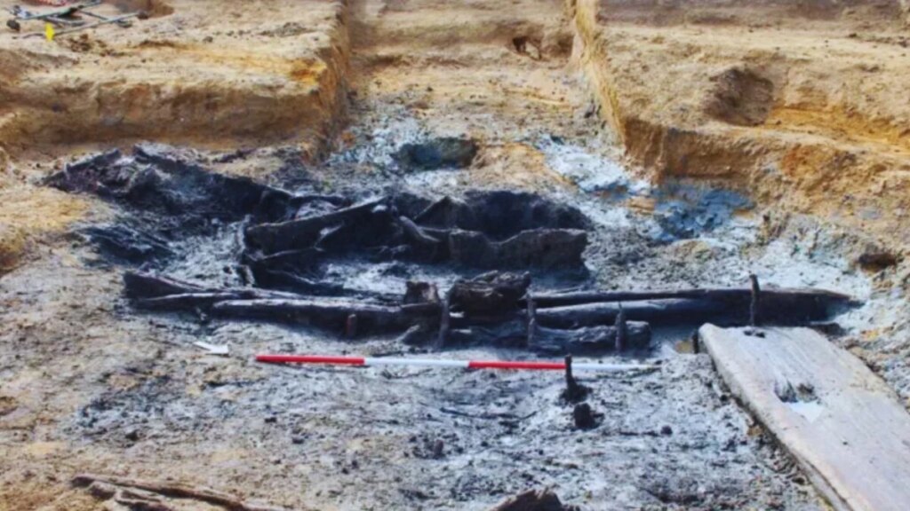 Bajo un terreno húmedo de Inglaterra apareció algo que no debía seguir ahí. Era una estructura de madera de 3.500 años y está cambiando lo que sabíamos sobre la Edad del Bronce