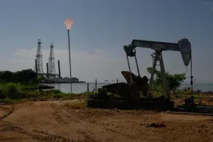 Informe de energía y petróleo: Venezuela sigue atrapada entre señales económicas y un estancamiento político