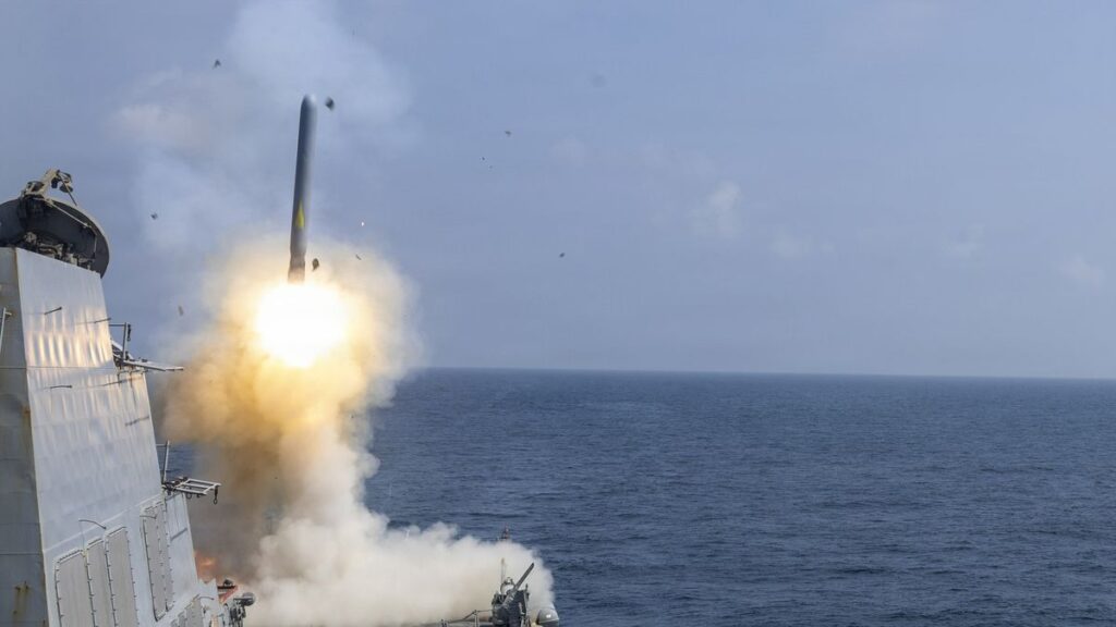 Bloqueo en el estrecho de Ormuz: buques de Irán toman una nueva ruta mientras EEUU endurece las acciones navales