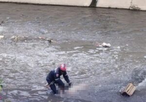Bomberos recuperan el cadáver de una mujer en el río Guaire